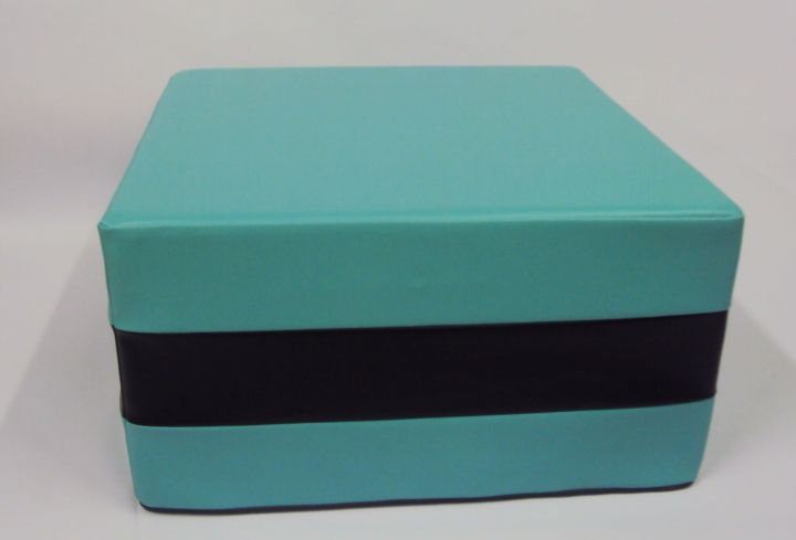 *Pouf carré réglisse avec ceinture centrale noire 